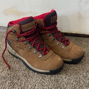 Columbia Tan Hiking Boots with Red Laces